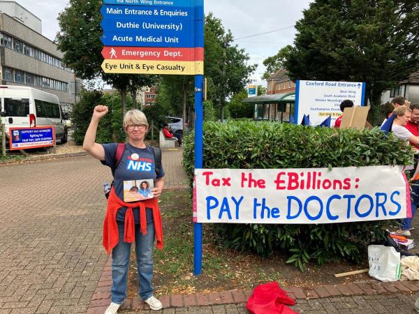 南安普顿总医院初级医生罢工开始