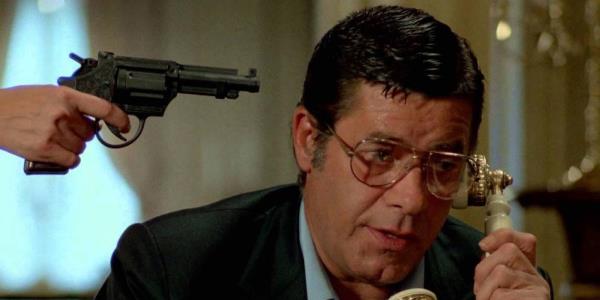 Jerry Lewis with a gun pointed to his head in The King Of Comedy